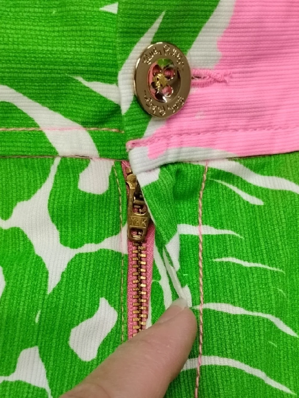 Lilly Pulitzer Callahan Vibrant Green & Pink Tropical Print Shorts, Sz 10 - Picture 7 of 9
